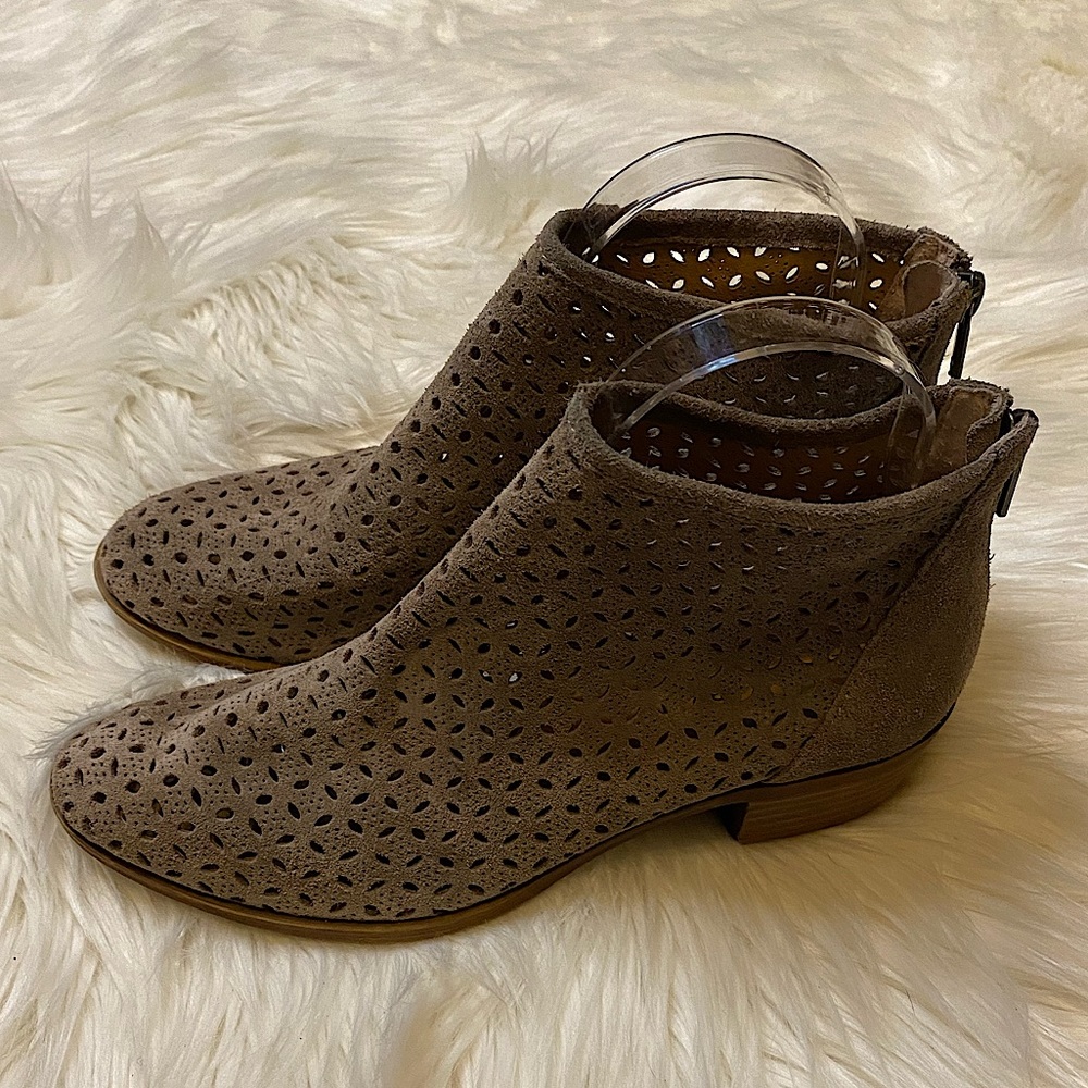 Lucky Brand tan taupe size 7.5 suede leather ankle booties boots